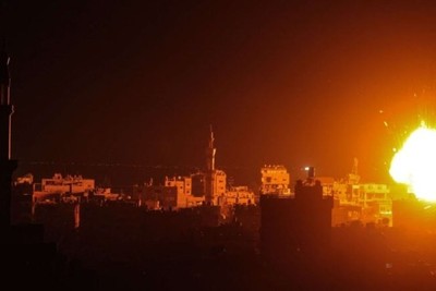 دبابات إسرائيلية تحاصر مستشفى ناصر في جنوب قطاع غزة