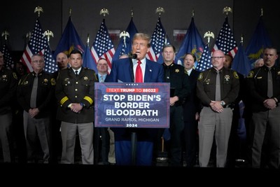 Трамп обвинил Байдена в «кровопролитии» на границе с Мексикой