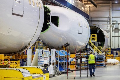 Boeing Whistleblower Urges Halting 787 Dreamliner Production Over Safety Concerns