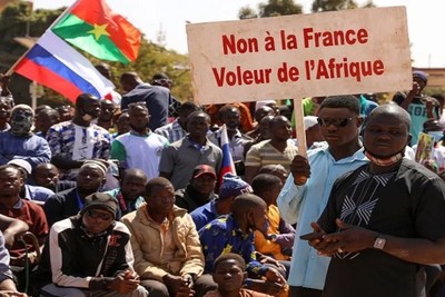 Burkina Faso expels three French diplomats