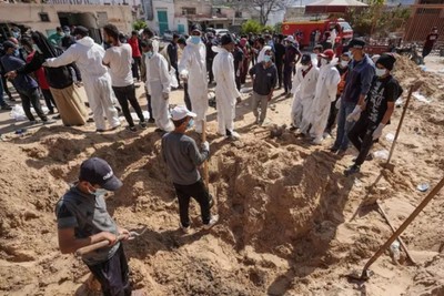 Al Jazeera: в братской могиле в Хан-Юнисе в секторе Газа нашли 180 тел