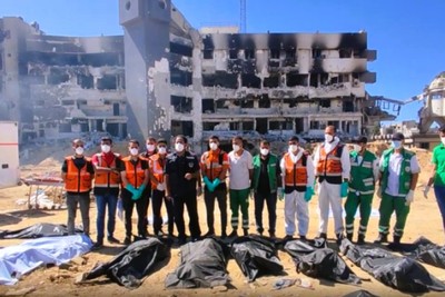 الطواقم الطبية تعثر على مقبرة جماعية ثالثة في مجمع الشفاء الطبي بمدينة غزة
