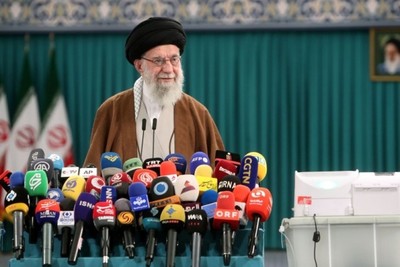 The leader of the Republic of Iran participated in the voting of the second round of the parliamentary elections