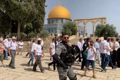 بحماية شرطة العدو الصهيوني... مستوطنون يواصلون استباحة الأقصى المبارك