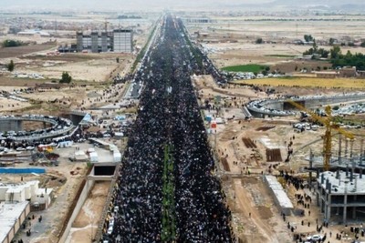 تشييع جماهيري مهيب في مدينة قم للجثامين الطاهرة للشهيد رئيسي والشهداء مرافقيه