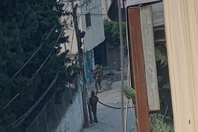قوات الاحتلال تعتقل العشرات في الضفة والقدس.. ومقاومون يتصدون للاقتحامات