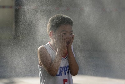 China Faces Dual Weather Extremes: Flooding in the South, Heat and Drought in the North