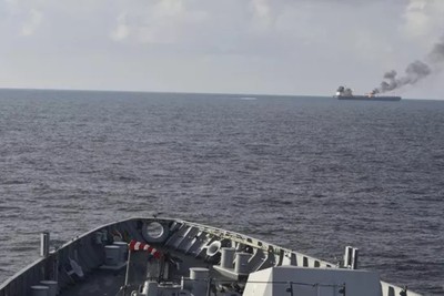 Загоревшееся у берегов Йемена торговое судно затонуло в Красном море