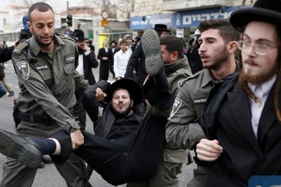 Israeli Defense Minister Calls for Immediate Extension of Military Service