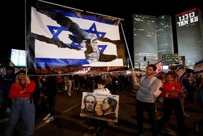 Massive Protests Rock Tel Aviv Amidst Calls for Political Change