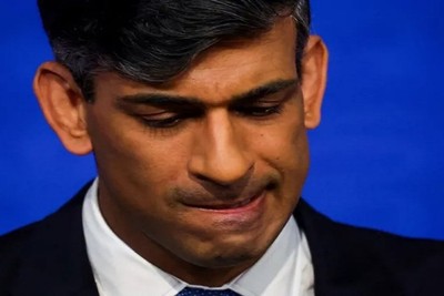 Sunak raises his hands, admits the defeat of the Conservative Party, England