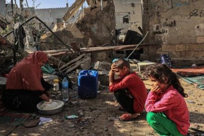 أونروا : أطفال غزة يقضون نحو 8 ساعات يوميا بجلب الماء والغذاء