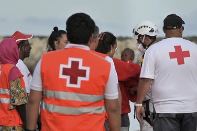 Canary Islands Grapple with Surge of Unaccompanied Migrant Children; Spain's Political Landscape Divided