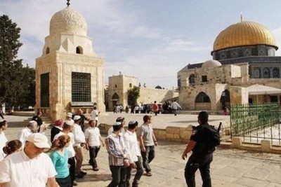 عشرات المستوطنين يقتحمون المسجد الأقصى