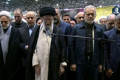 اقامه نماز رهبر انقلاب بر پیکر شهید اسماعیل هنیه