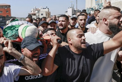 الاحتلال قصف مدرسة تحوي نازحين.. والضحايا تحت الركام والطرقات إلى ارتفاع