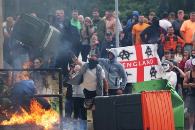 UK Prime Minister Convenes Emergency Meeting as Far-Right Riots Escalate