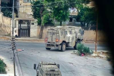 بالرصاص والعبوات الناسفة.. المقاومة تشتبك مع قوات الاحتلال في عدّة محاور في نابلس
