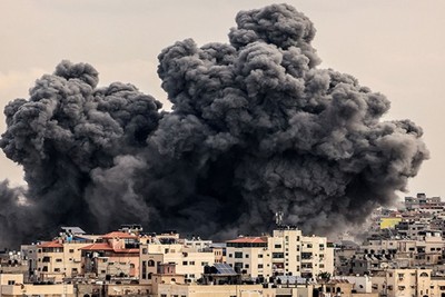 An Israeli airstrike kills and injures 34 other Palestinians in Nuseirat and Khan Yunis