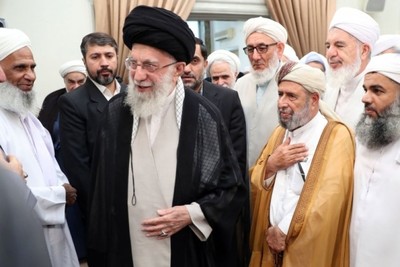 Ayatollah Khamenei in a meeting with the Sunni religious scholars of Iran: Protecting the identity of the Islamic Ummah, a necessary issue