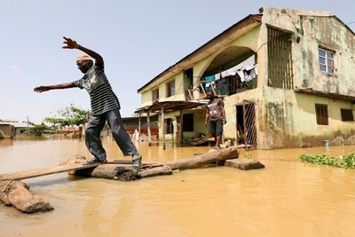 Major floods affect Nigeria and Niger; hundreds of thousands of people displaced