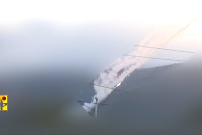 حزب الله يقصف صفد و"كريات آتا" بأكثر من 100 صاروخ.. ويتصدى لطائرتين حربيتين إسرائيليتين