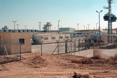 إدارة سجن النقب تتعمد تجويع المعتقلين وإهمال علاجهم