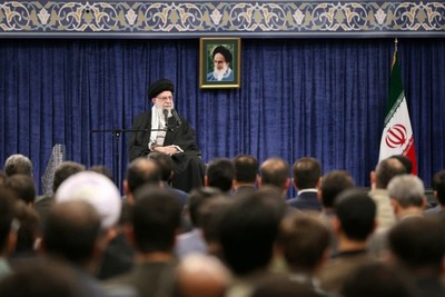 امام خامنه‌ای: تنها راه پایان جنگ در منطقه کم شدن شرّ آمریکا است