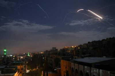 سوريا... الدفاعات الجوية تتصدى لعدوان صهيوني على حمص وحماة