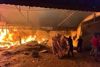 استشهاد 22 فلسطينيا بينهم أطفال بقصف إسرائيلي لخيام النازحين في مستشفى الأقصى ومدرسة المفتي