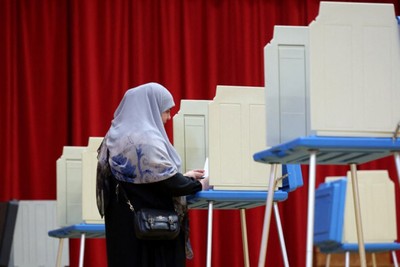 Survey Shows 87% of Arab Americans Intend to Vote in U.S. Election, Highlighting Key Swing State Influence 