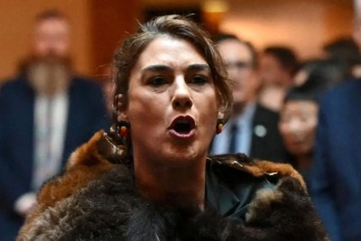 تو پادشاه ما نیستی!