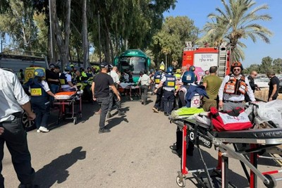 عشرات الإصابات لجنود الاحتلال في عملية دهس بمحطة حافلات قرب "غليلوت" شمالي "تل أبيب"