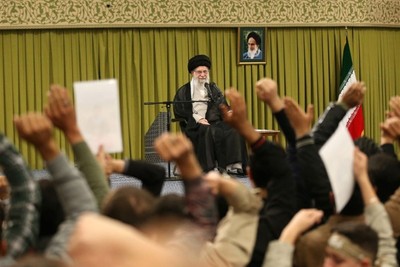 رهبر انقلاب: آمریکا و اسرائیل پاسخ دندان‌شکن دریافت می‌کنند