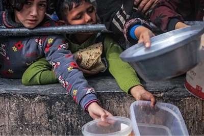 الدفاع المدني في غزة: 100 ألف فلسطيني دون طعام وشراب ودواء منذ شهر