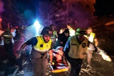 15 شهيدا على الأقل إثر غارة إسرائيلية على مبنى وسط لبنان