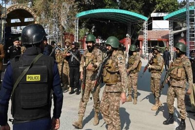 انفجار انتحاری در پاکستان جان ۱۱ نظامی را گرفت