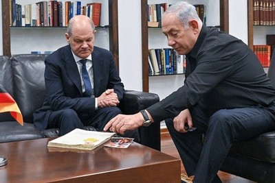 Hundreds of German Intellectuals Protest Berlin's Support for Israel