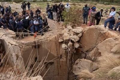 South Africa has begun to remove illegal miners from underground