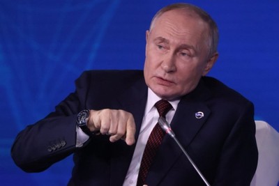 What statements did Vladimir Putin make at the Defense Ministry board meeting?