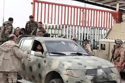 العراق يباشر بإعادة الجنود السوريين الذين لجأوا إليه قبل أسبوعين