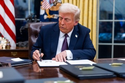 Human rights groups warn against Trump's order to ban Muslims from entering the US