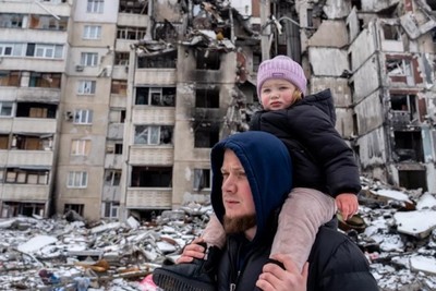 At what cost have Western countries kept the fire of the war in Ukraine burning?