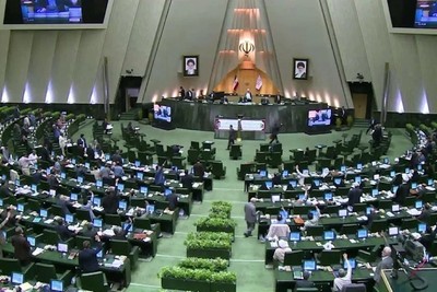 لجنة الأمن القومي في البرلمان الإيراني: التفاوض مع واشنطن ليس محظوراً بل مضراً