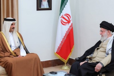 Qatari Emir meets with Iran's Leader of the Islamic Revolution