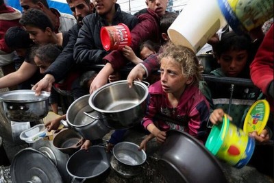 Ramadan in Gaza: Palestinians struggle to prepare iftar and dinner