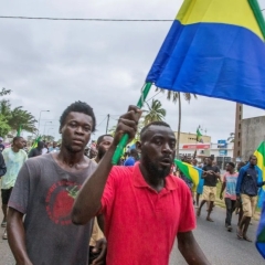 تهاوي أحجار الدومينو الفرنسية في غرب أفريقيا.. بعد الغابون من التالي؟