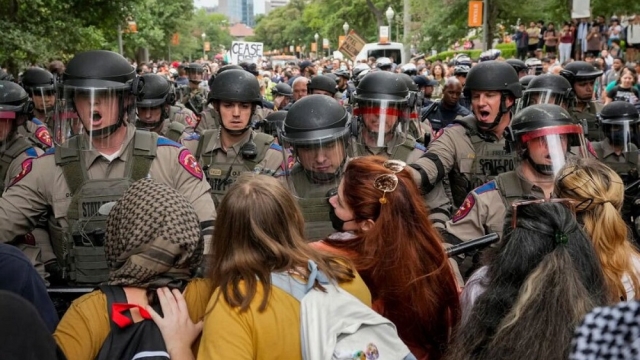 نبردی برای آزادی دانشگاه‌های آمریکا