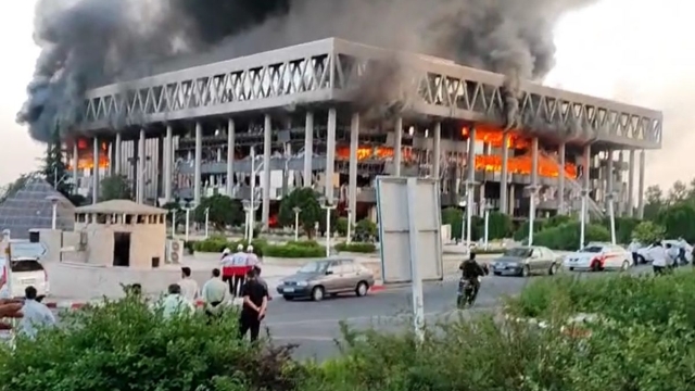 قصف مبنى هيئة الإذاعة والتلفزيون الإيرانية دليلٌ على يأس النظام الإسرائيلي!