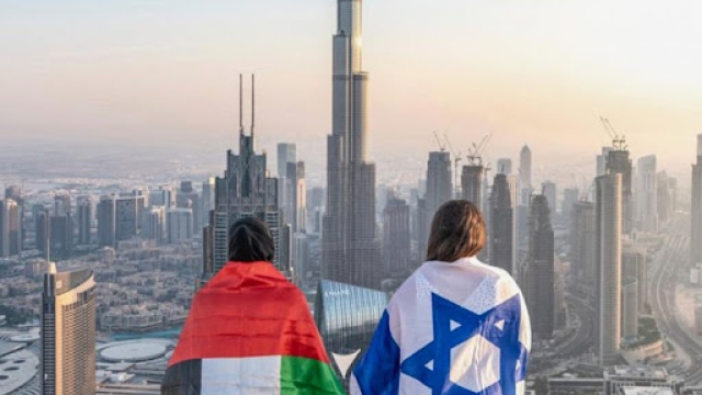 Политическая двойственность Абу-Даби в секторе Газа: от публичного осуждения до скрытого сотрудничества с США и Израилем